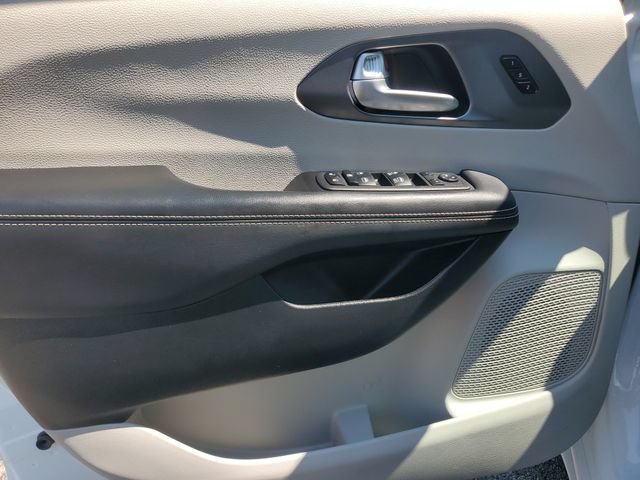 Used 2024 Chrysler Pacifica Touring-L AWD/4WD image 20