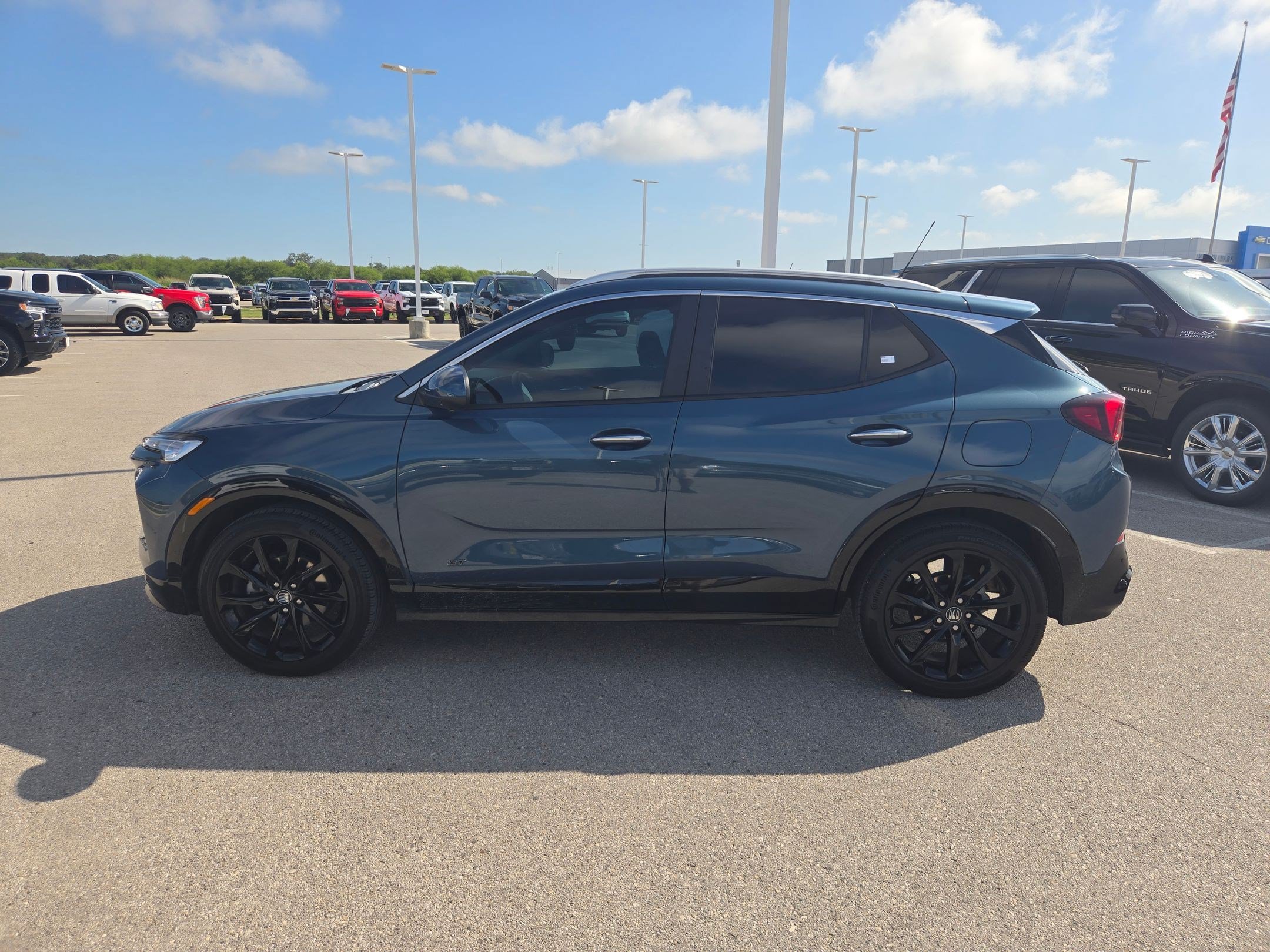 Certified 2025 Buick Encore GX Sport Touring w/ Experience Buick Package FWD image 7