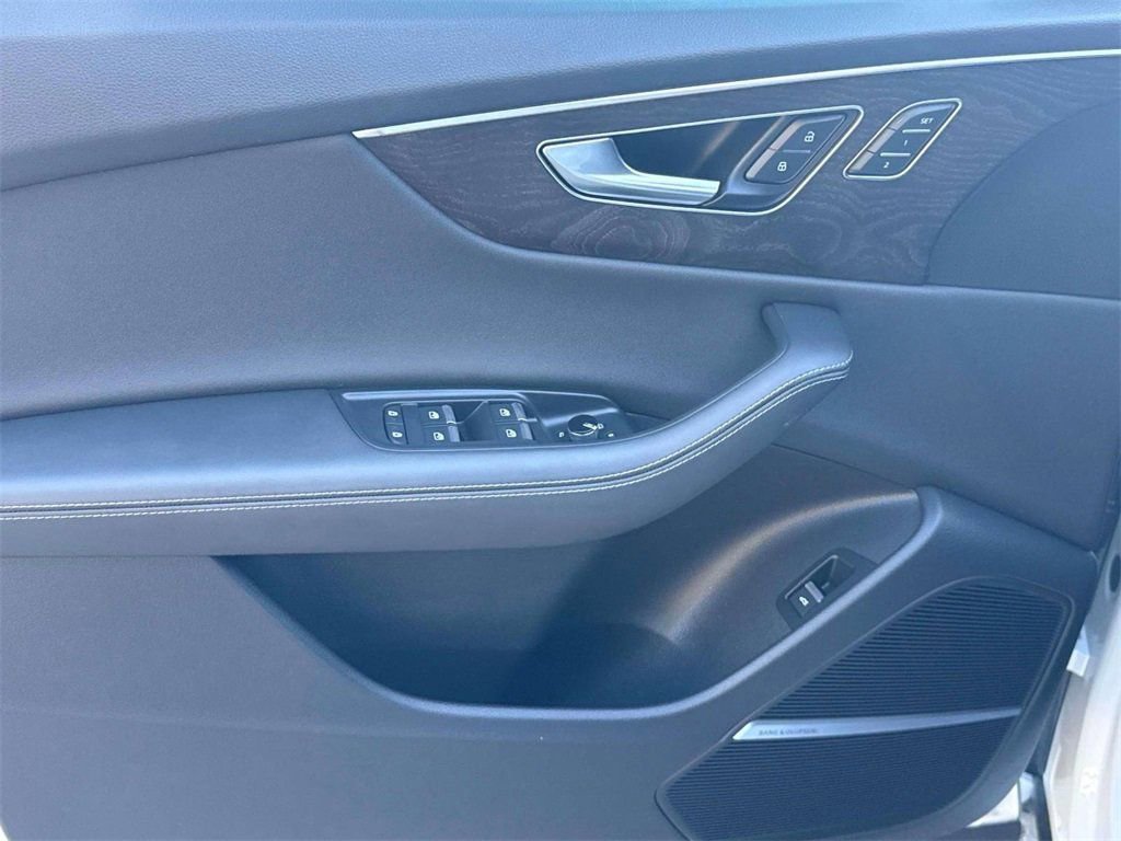 Used 2023 Audi Q8 Premium Plus image 11