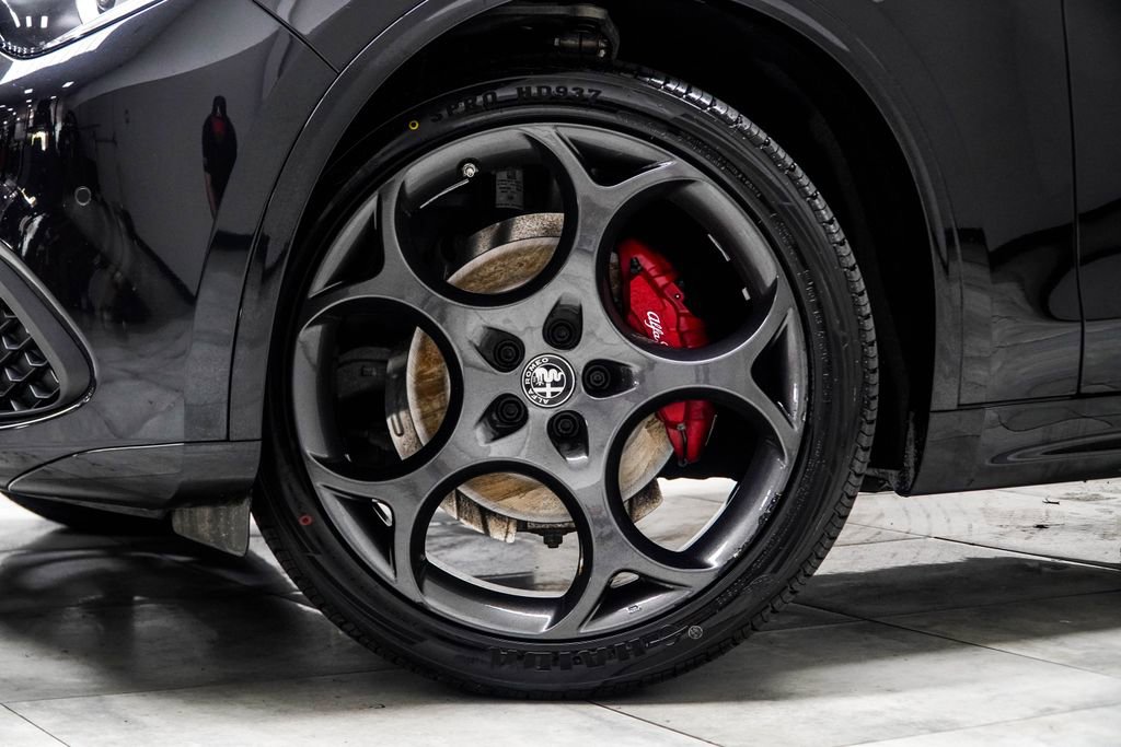 Used 2023 Alfa Romeo Stelvio Veloce AWD/4WD image 6