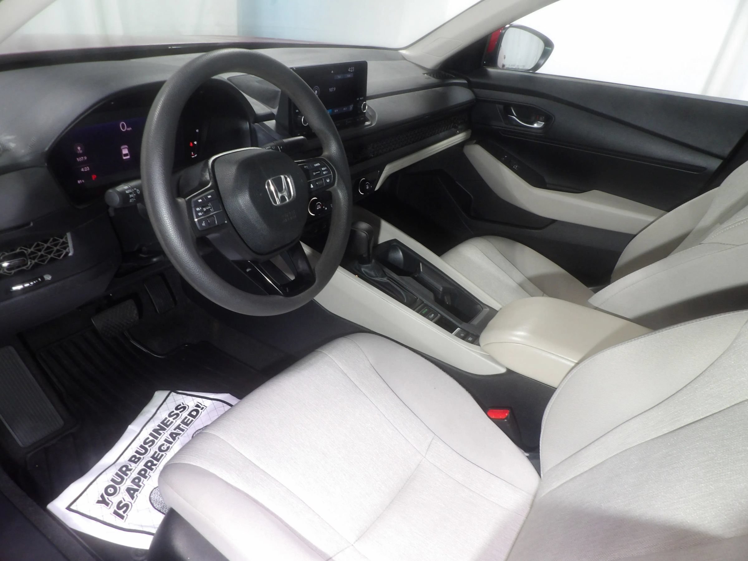 Used 2025 Honda Accord LX image 9