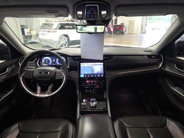 Used 2023 Jeep Grand Cherokee Limited w/ Luxury Tech Group II AWD/4WD image 15