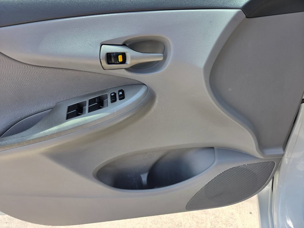 Used 2010 Toyota Corolla LE FWD image 14