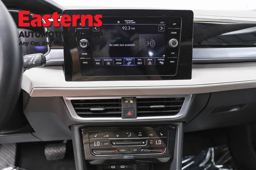 Used 2025 Volkswagen Taos SE FWD image 13