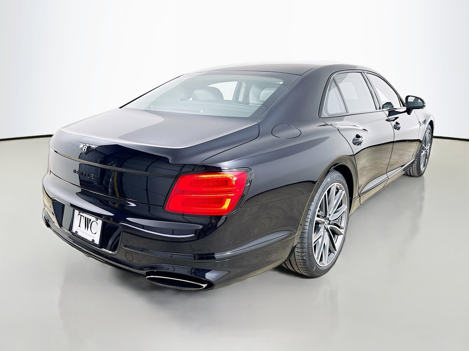 New 2026 Bentley Flying Spur V8 AWD/4WD image 9