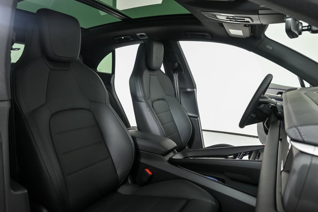 New 2025 Porsche Macan 4 Electric image 24