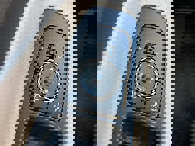 Used 2020 Hyundai Santa Fe Limited image 25