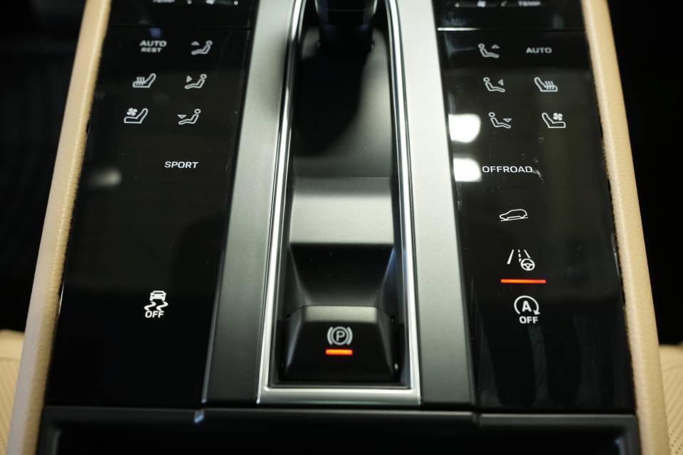 Certified 2026 Porsche Macan AWD/4WD image 22