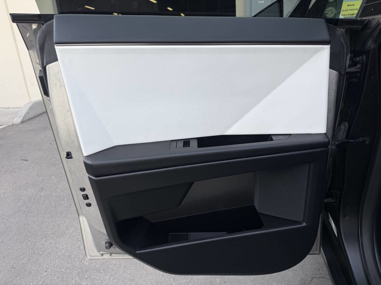 Used 2024 Tesla Cybertruck AWD Crew Cab image 31