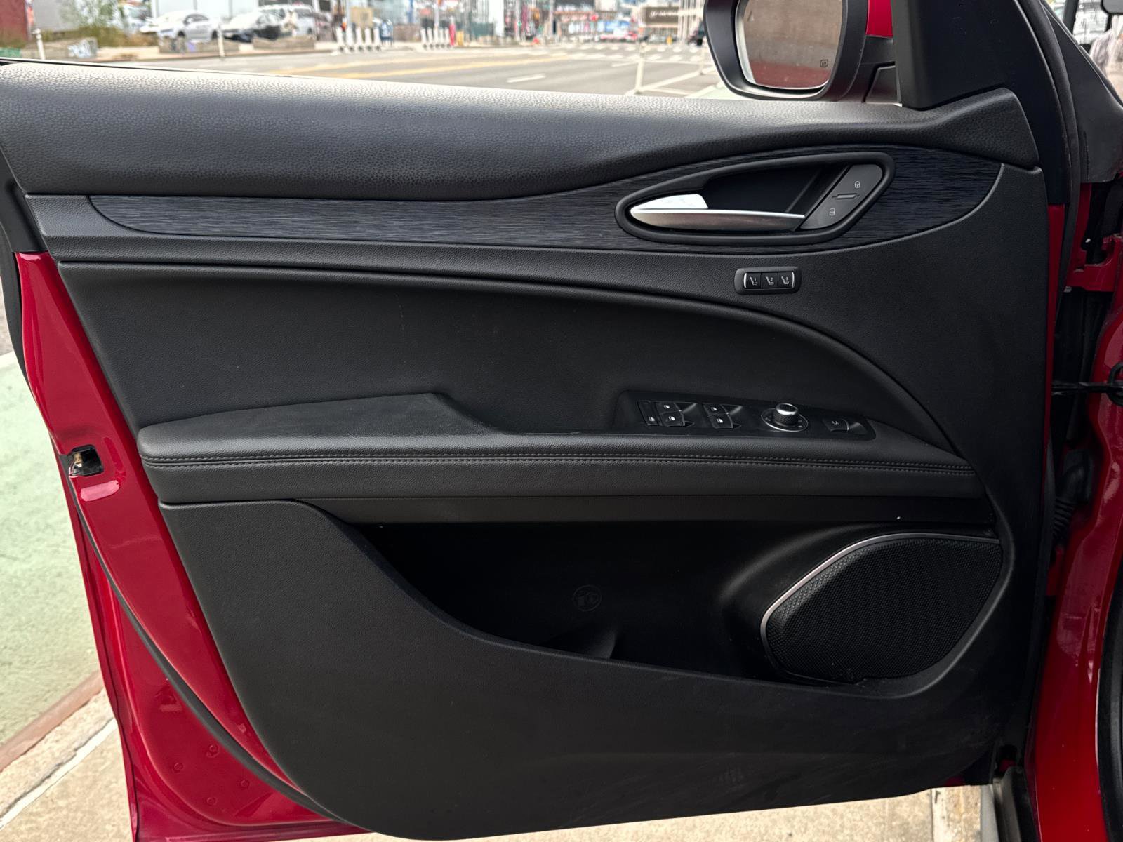 Used 2022 Alfa Romeo Stelvio Sprint image 13