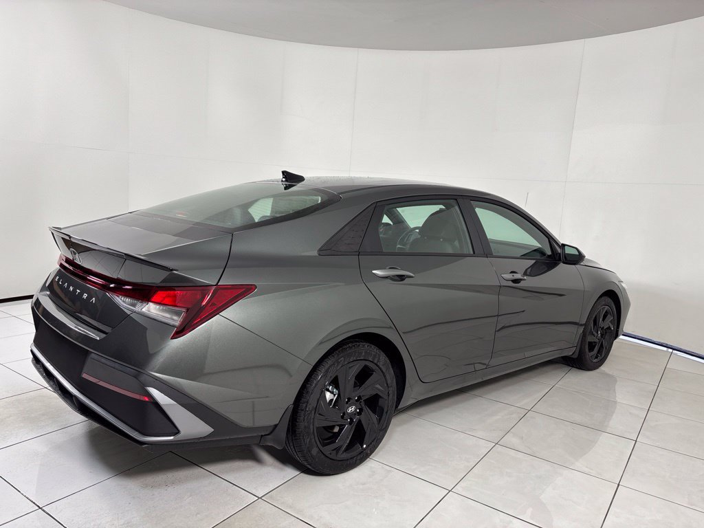 New 2026 Hyundai Elantra SEL Sport FWD image 5