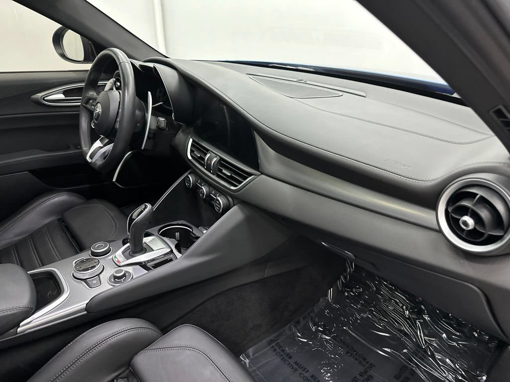 Used 2023 Alfa Romeo Giulia Veloce RWD image 28
