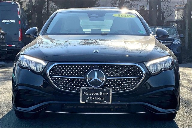 Used 2025 Mercedes-Benz E 350 4MATIC Sedan image 2