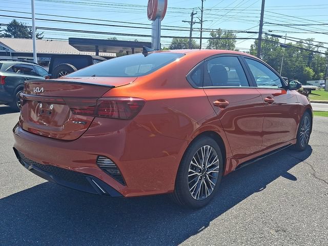 Used 2023 Kia Forte GT-Line w/ GT-Line Premium Package FWD image 4