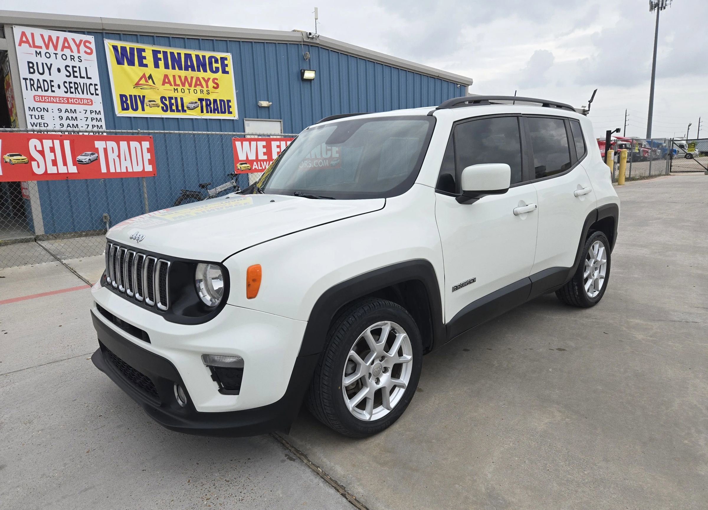 Used 2020 Jeep Renegade Latitude image 2