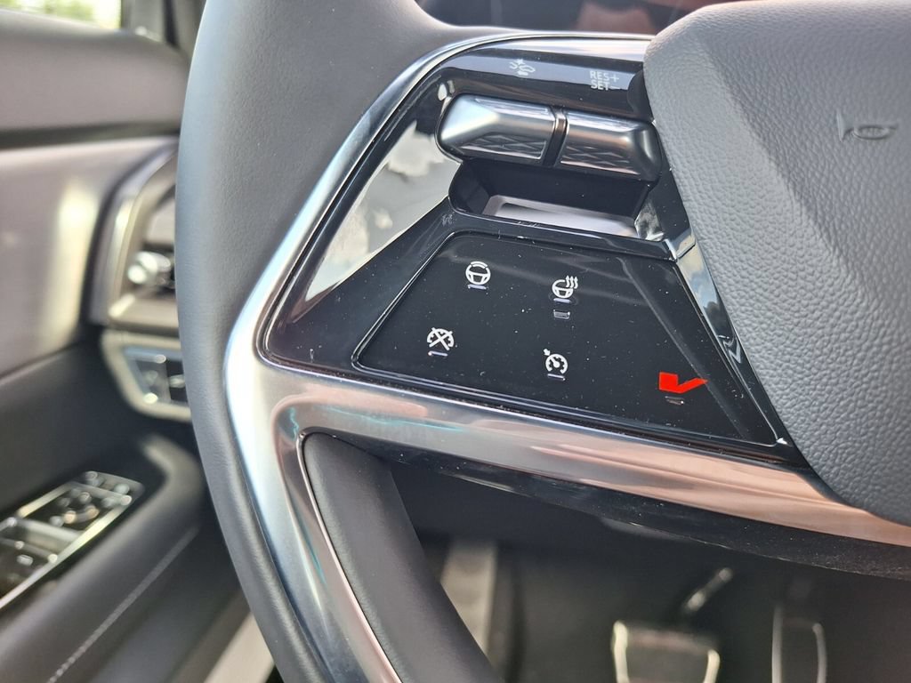 New 2027 Cadillac Vistiq Luxury w/ LPO, Floor Liner Package AWD/4WD image 22
