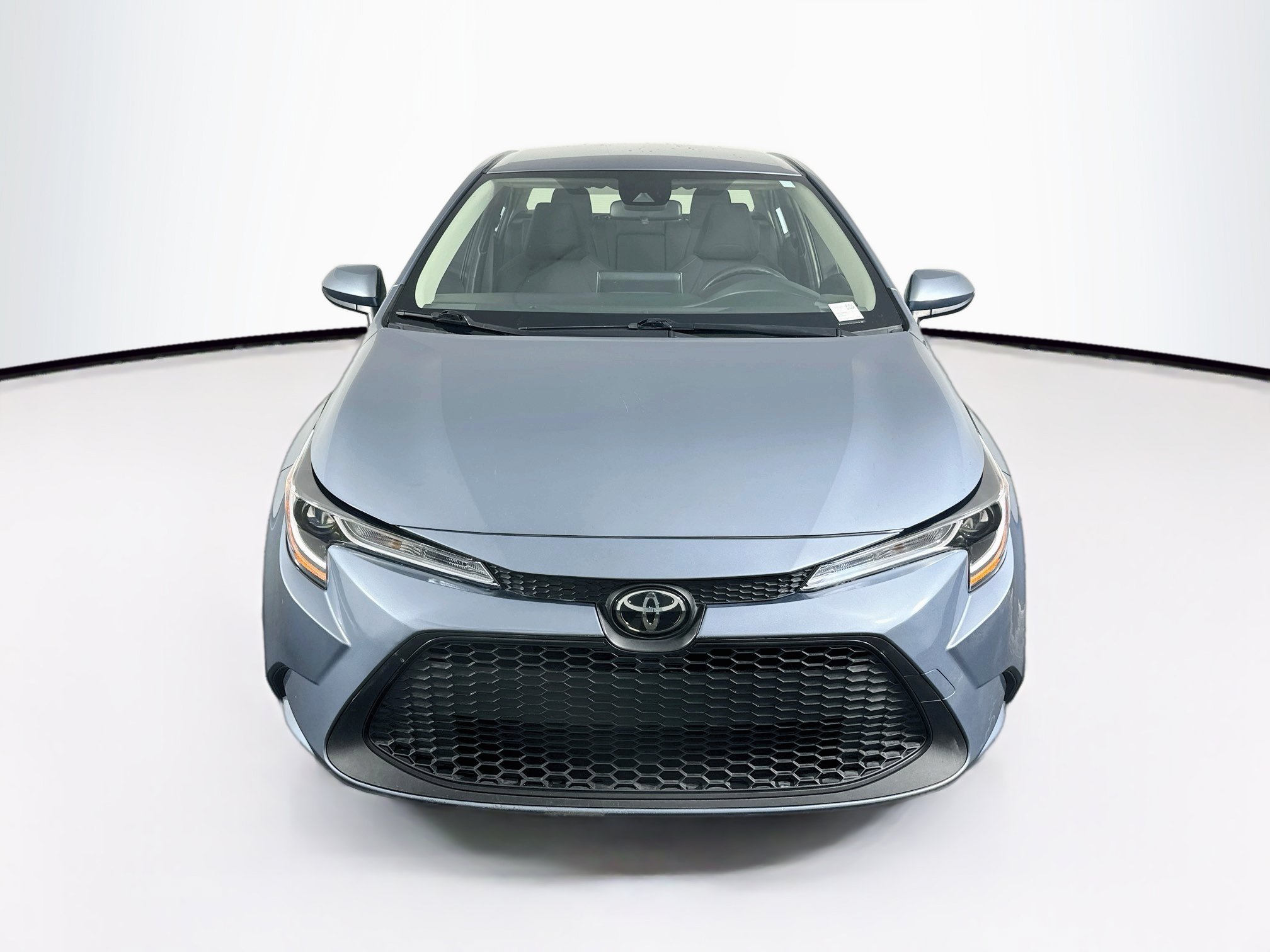 Used 2021 Toyota Corolla LE FWD image 2