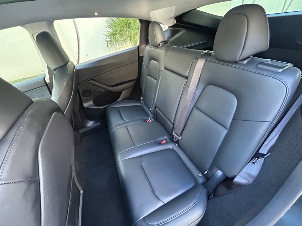 Used 2025 Tesla Model Y Long Range image 40