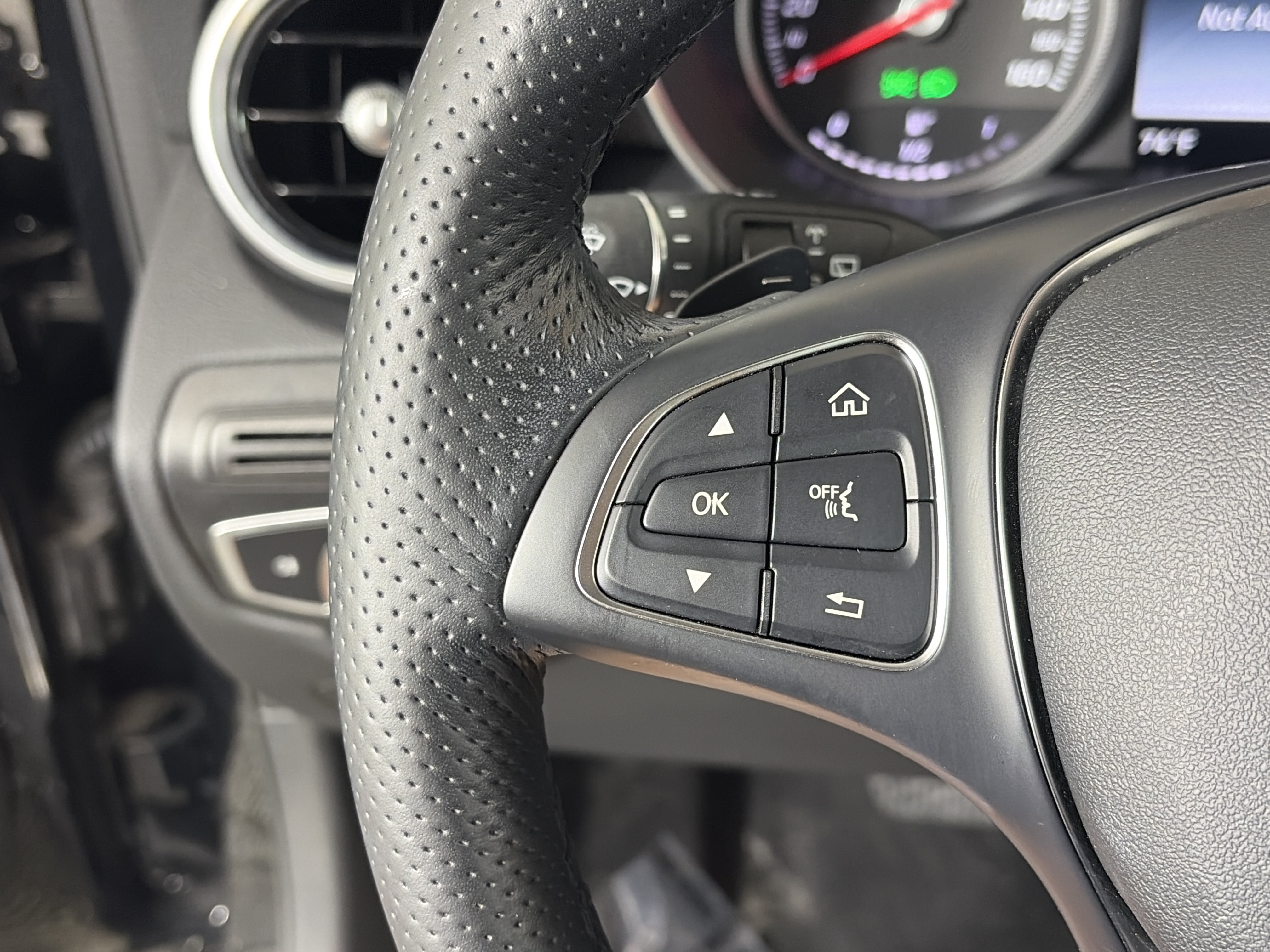 Used 2019 Mercedes-Benz GLC 300 4MATIC image 29