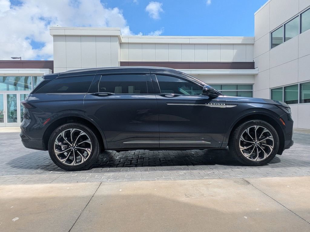 Certified 2024 Lincoln Nautilus Reserve AWD/4WD image 4