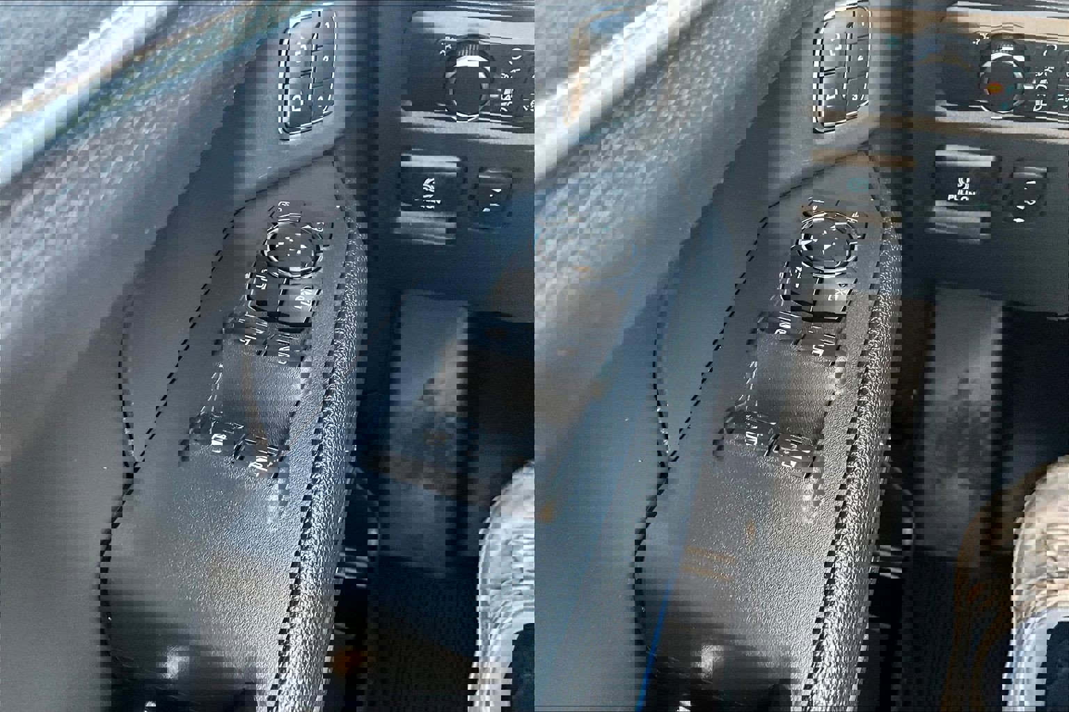 Used 2022 Ford Expedition Max XLT image 35