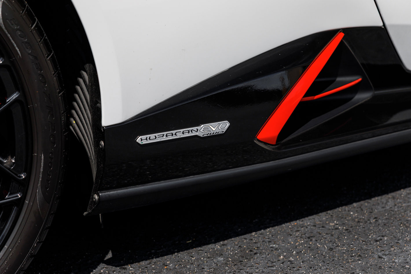 Used 2022 Lamborghini Huracan EVO RWD image 26