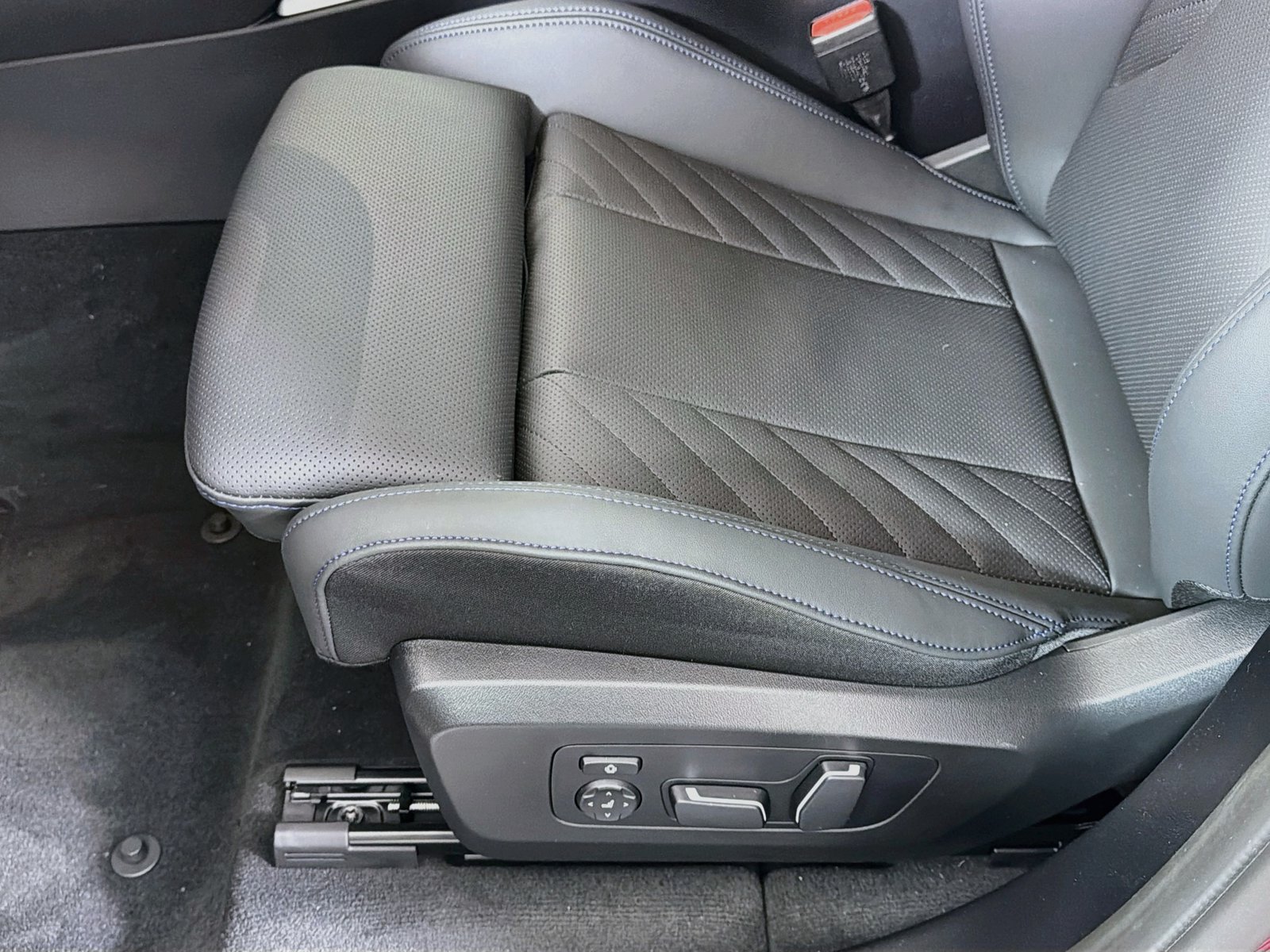 New 2026 BMW X3 M50 w/ Premium Package AWD/4WD image 22