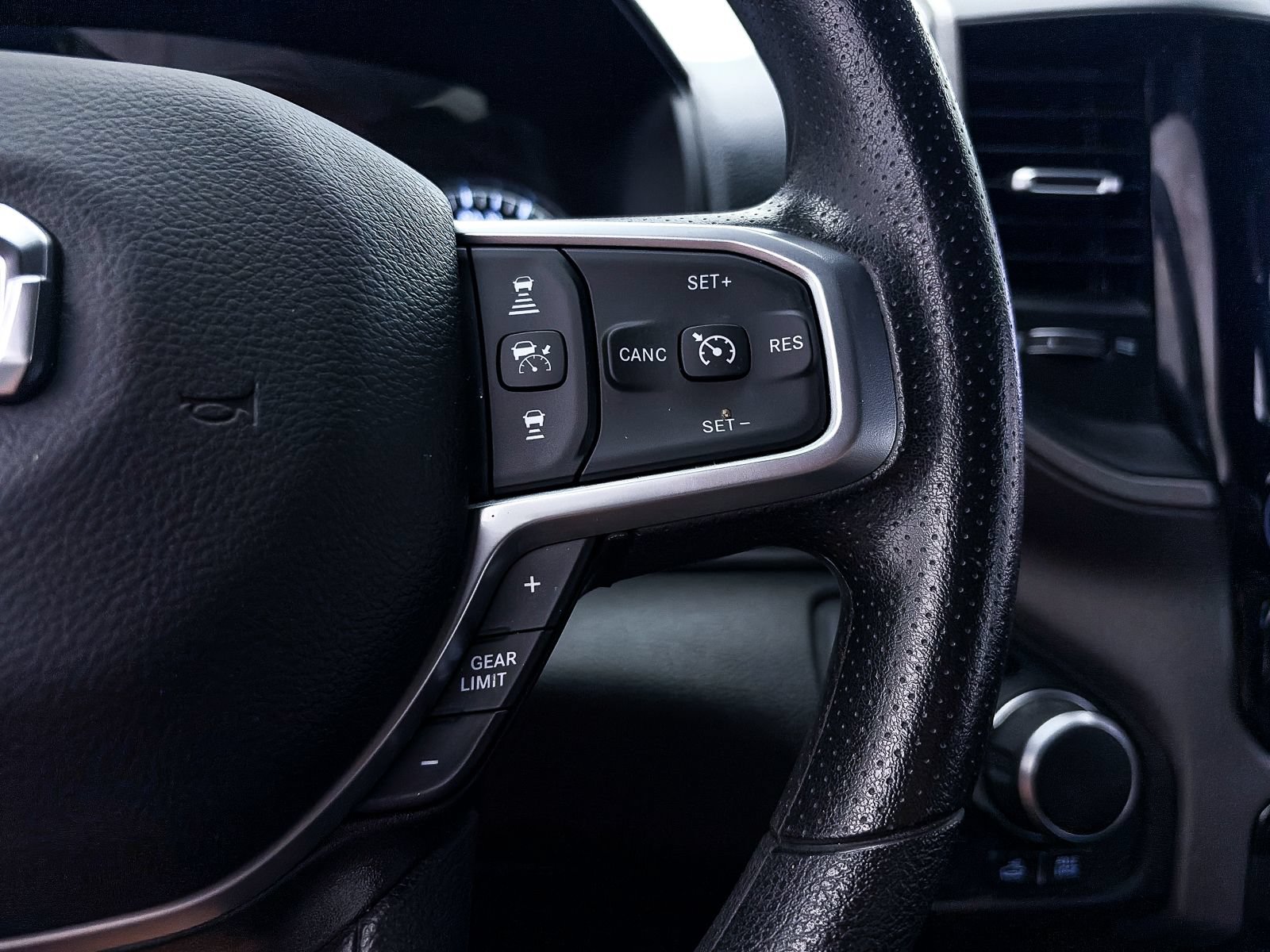 Used 2025 RAM 1500 Warlock AWD/4WD image 34