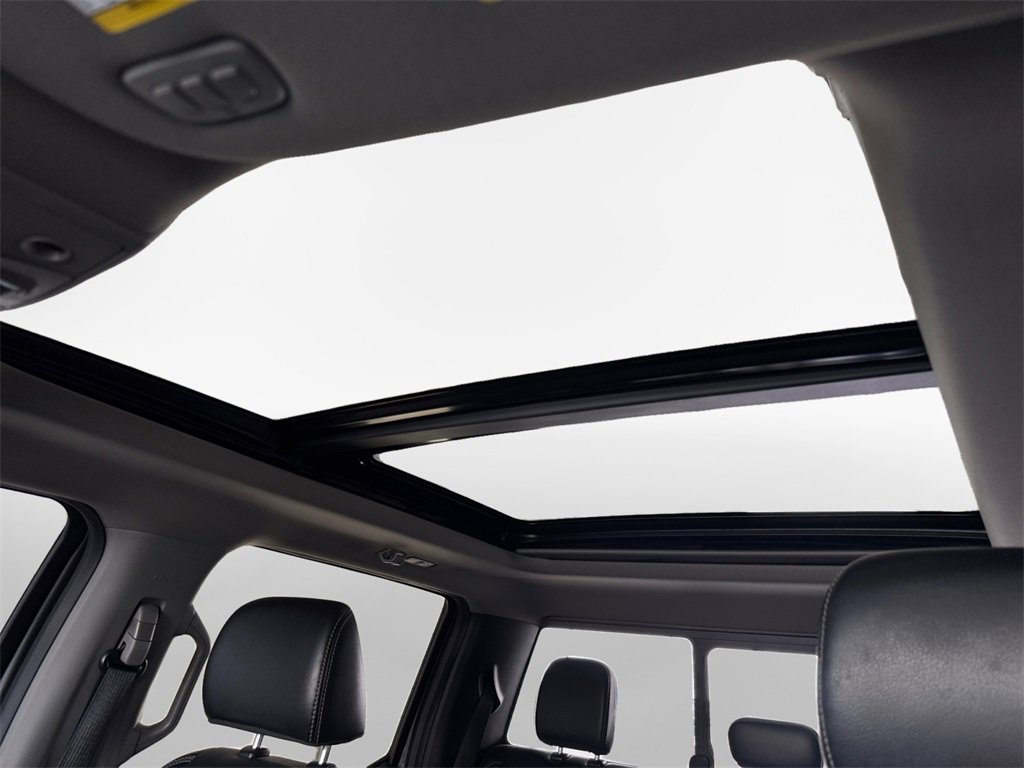 Used 2021 Ford F350 Lariat w/ Tremor Off-Road Package image 23