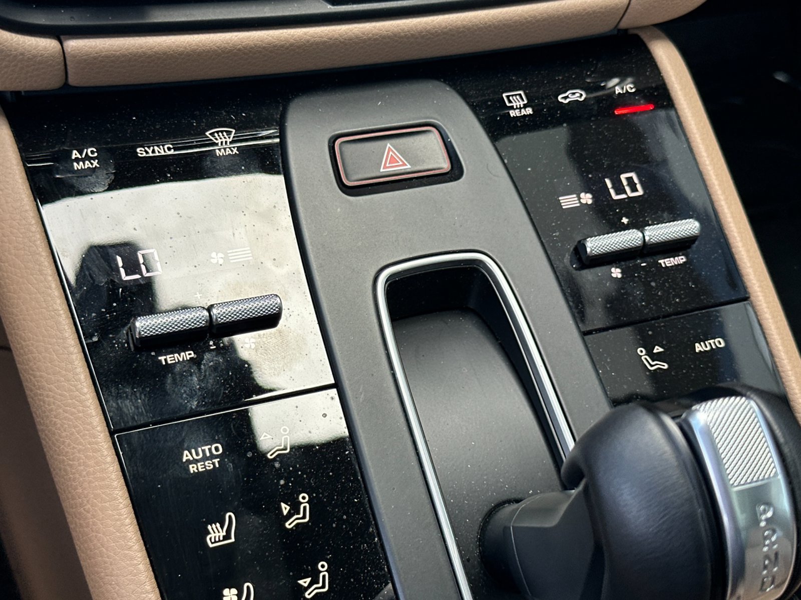 Certified 2026 Porsche Macan AWD/4WD image 16
