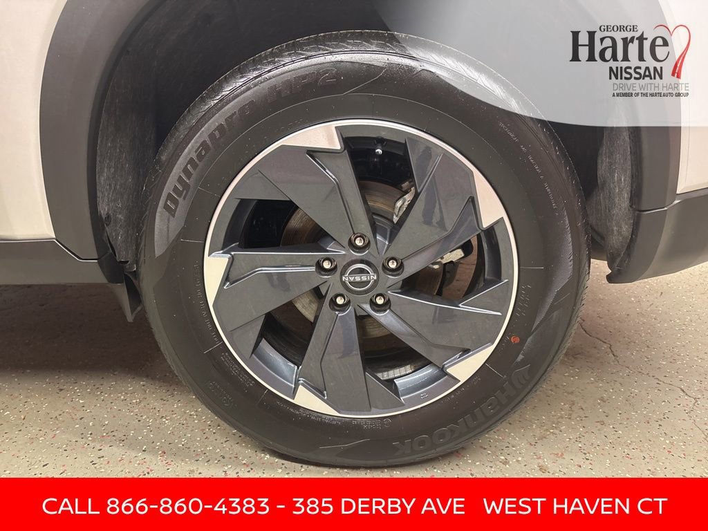 Certified 2025 Nissan Rogue SV image 43