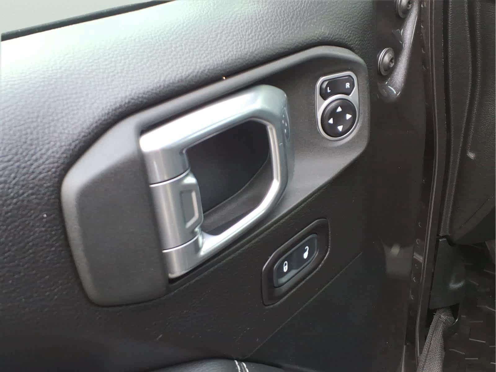 Used 2020 Jeep Wrangler Unlimited Sahara AWD/4WD image 19