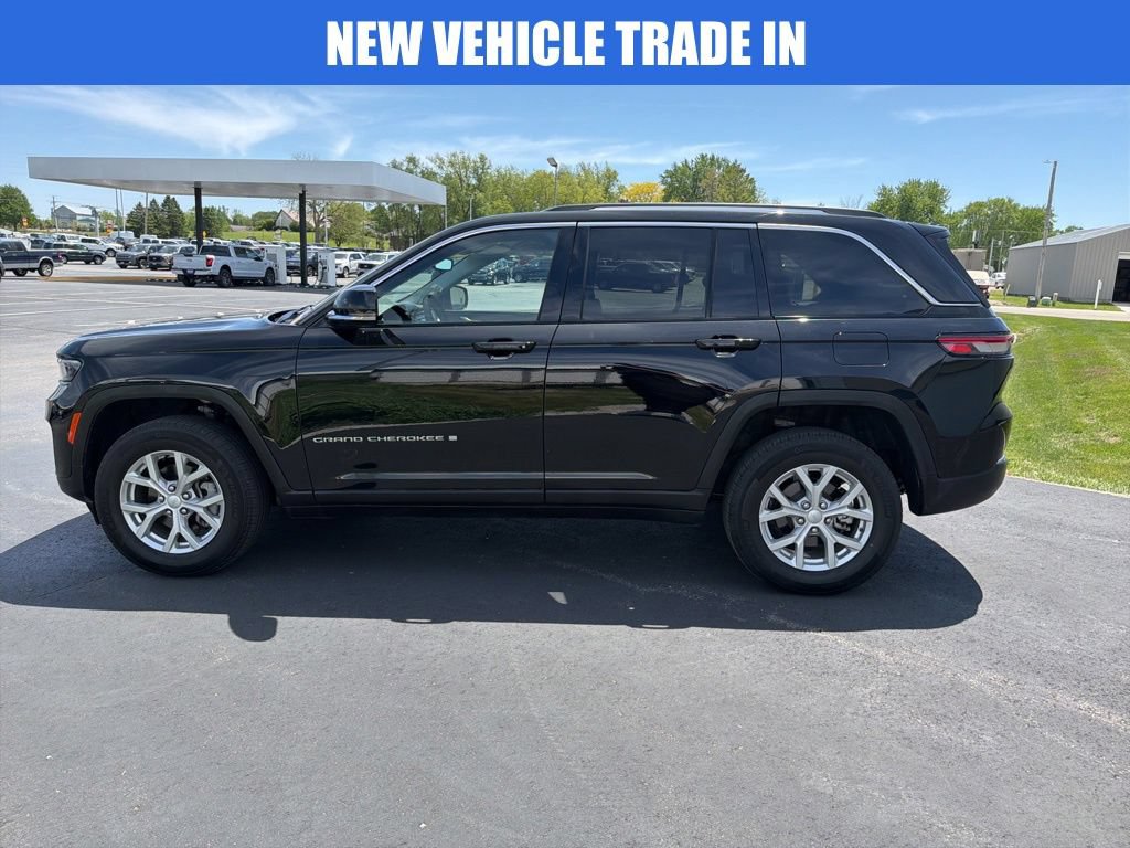 Used 2023 Jeep Grand Cherokee Limited AWD/4WD image 7