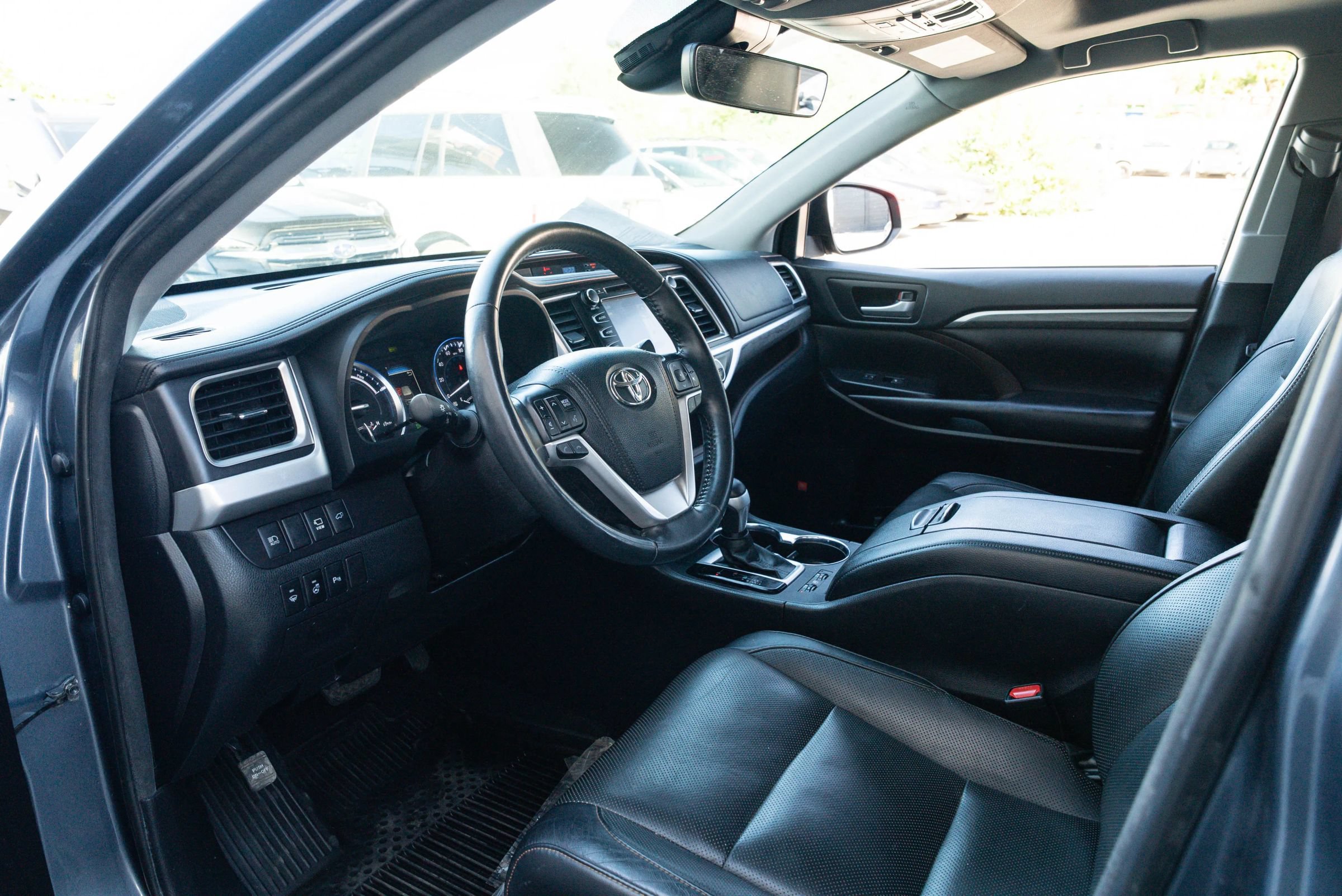 Used 2018 Toyota Highlander Limited Platinum AWD/4WD image 16