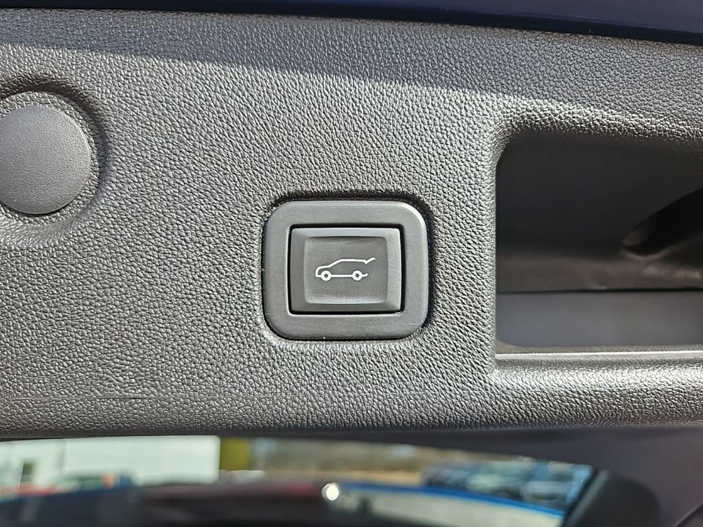 Used 2020 Chevrolet Equinox Premier image 30