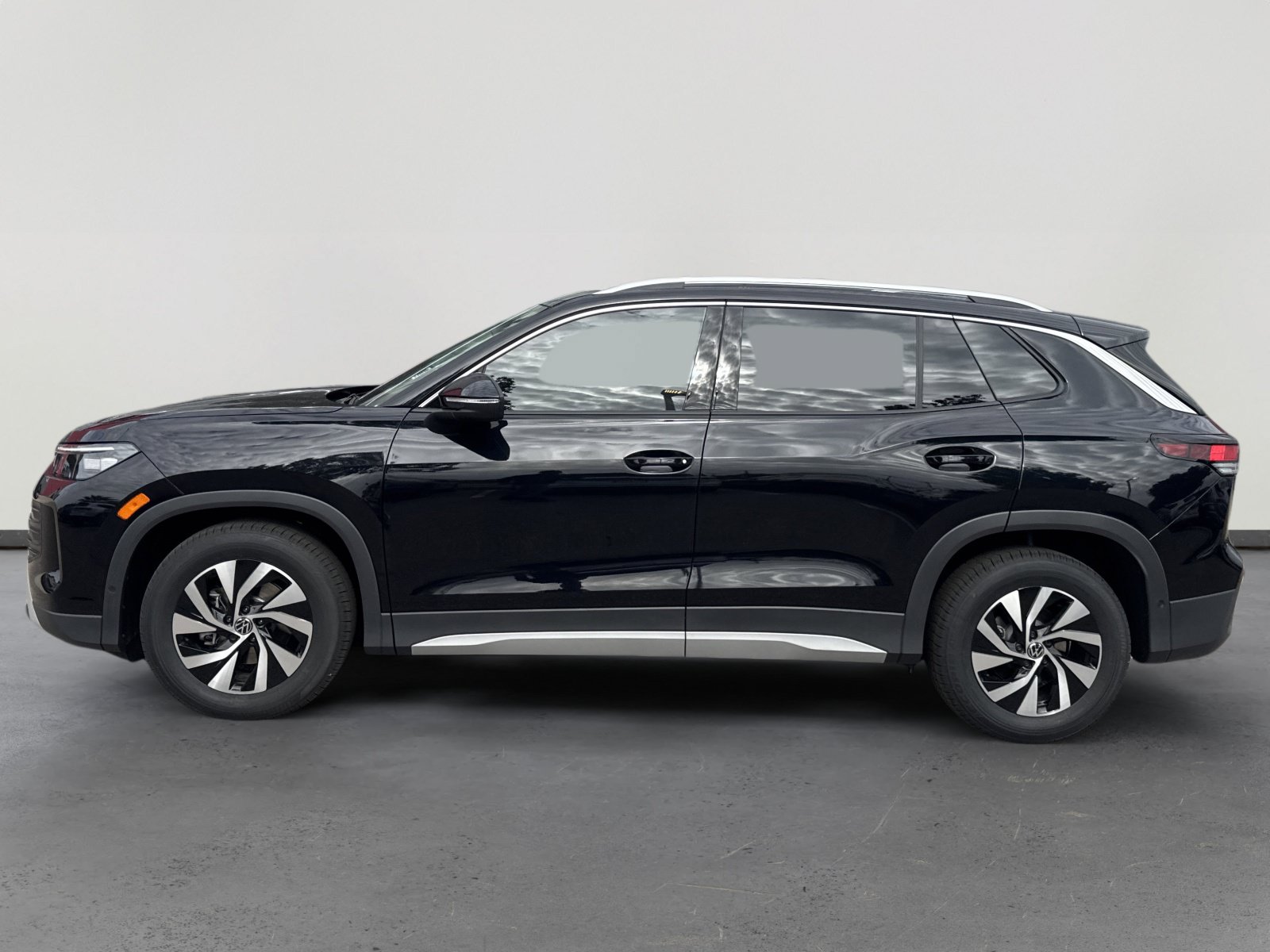 New 2026 Volkswagen Tiguan S FWD image 3