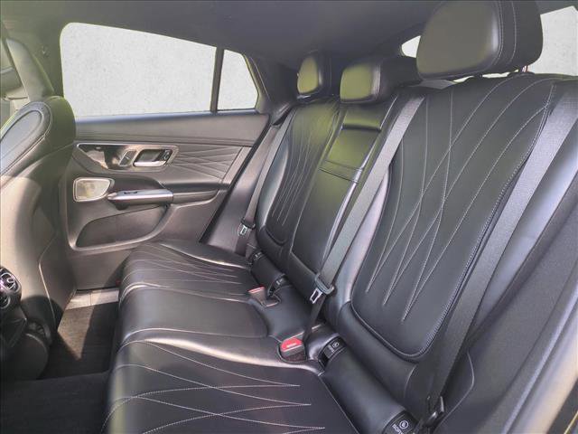 Used 2025 Mercedes-Benz GLC 300 4MATIC image 22