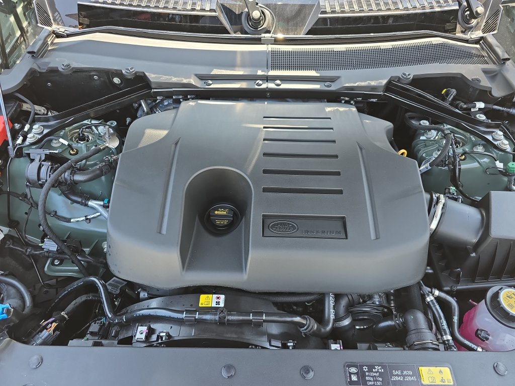 New 2026 Land Rover Defender 110 Trophy Edition AWD/4WD image 32
