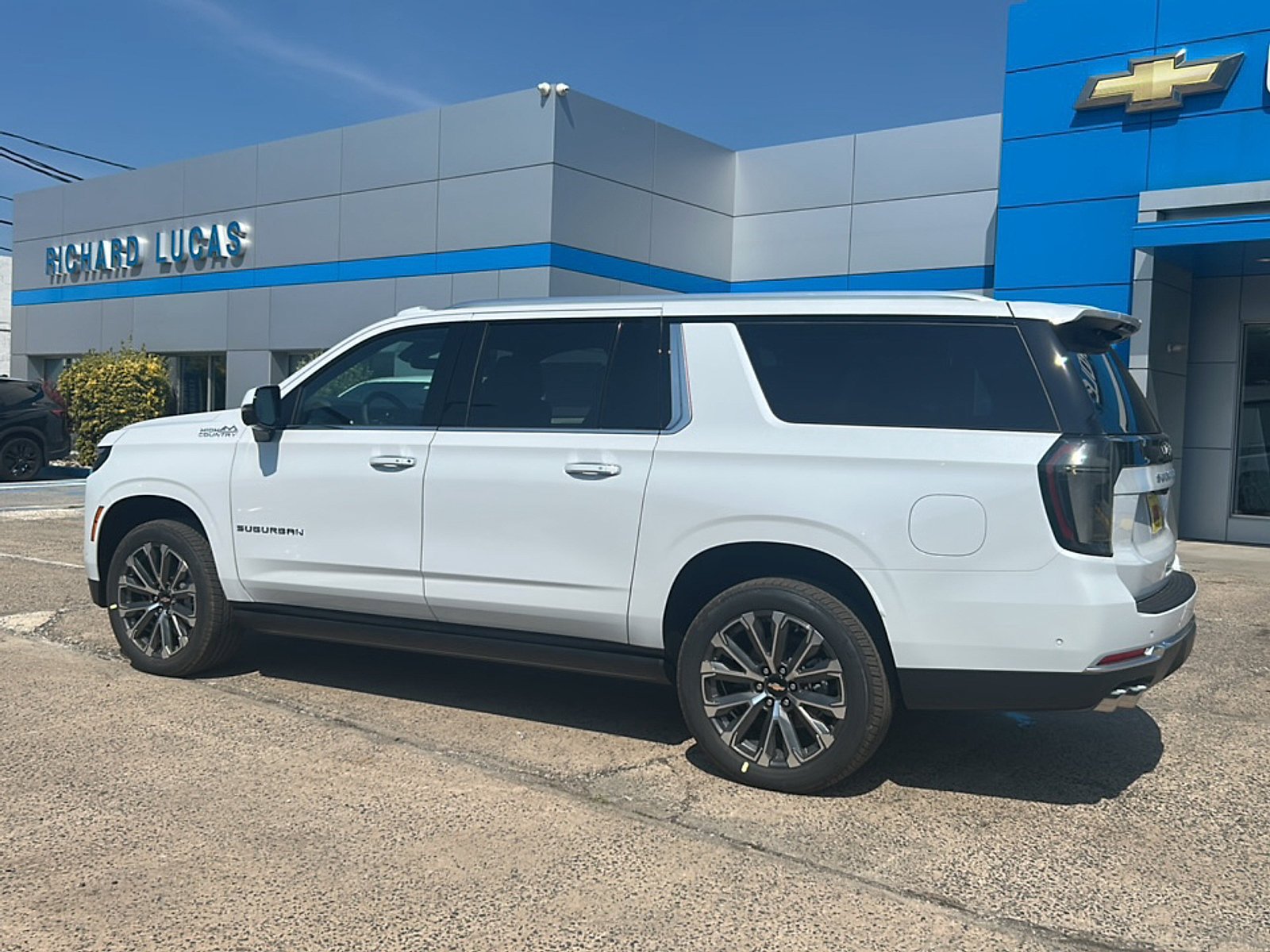 New 2026 Chevrolet Suburban High Country AWD/4WD image 7