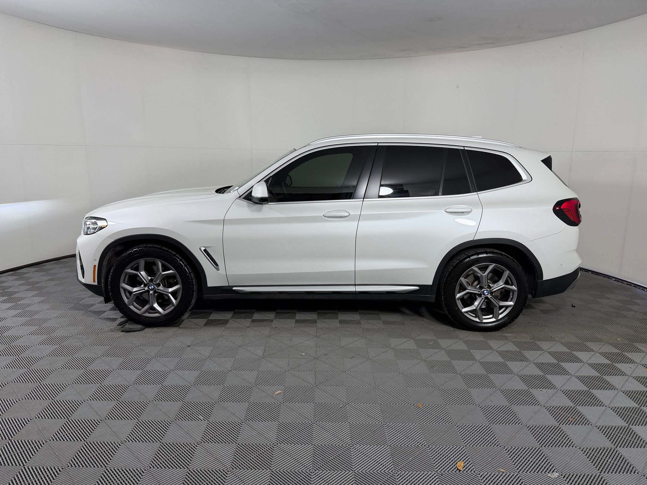 Certified 2024 BMW X3 sDrive30i w/ Convenience Package RWD image 2