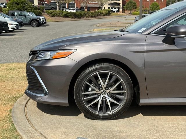 Used 2022 Toyota Camry XLE image 12