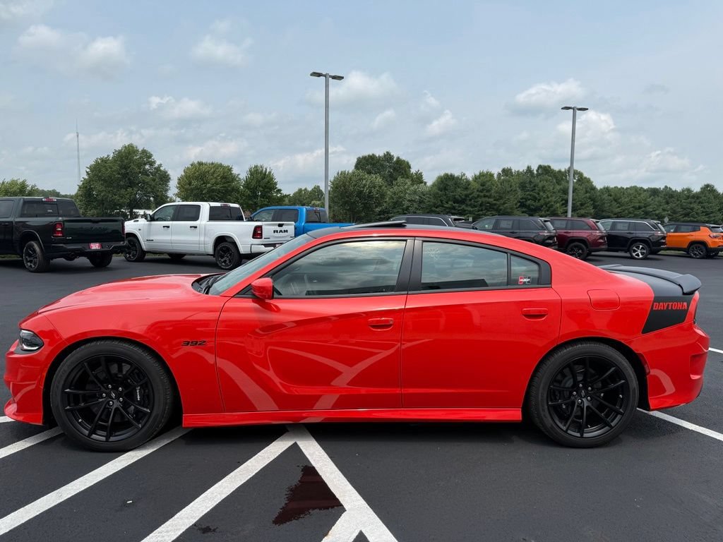 Used 2017 Dodge Charger R/T RWD image 4