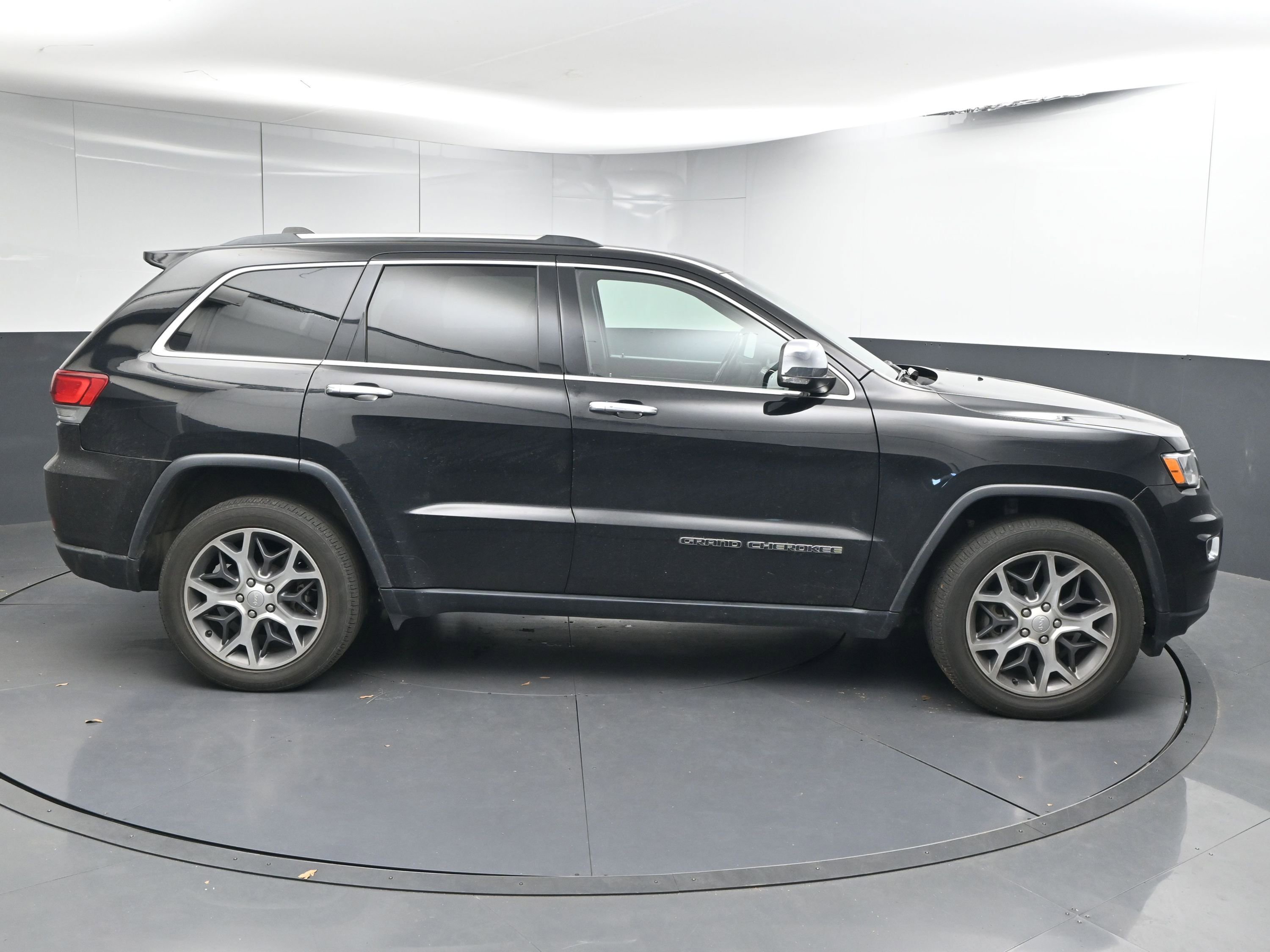 Used 2020 Jeep Grand Cherokee Limited w/ Luxury Group II image 9