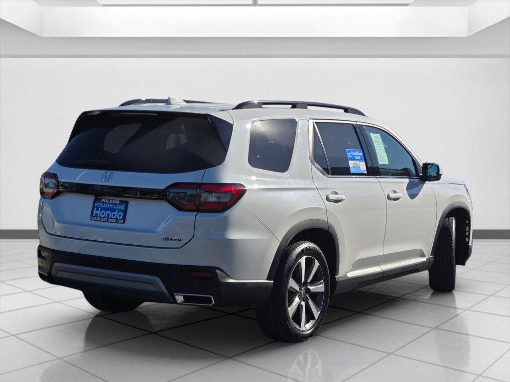 Certified 2023 Honda Pilot Touring image 5