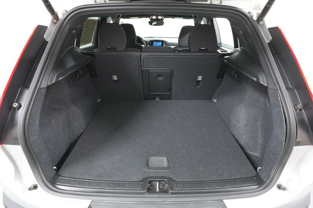 Used 2025 Volvo XC40 B5 Core AWD/4WD image 26