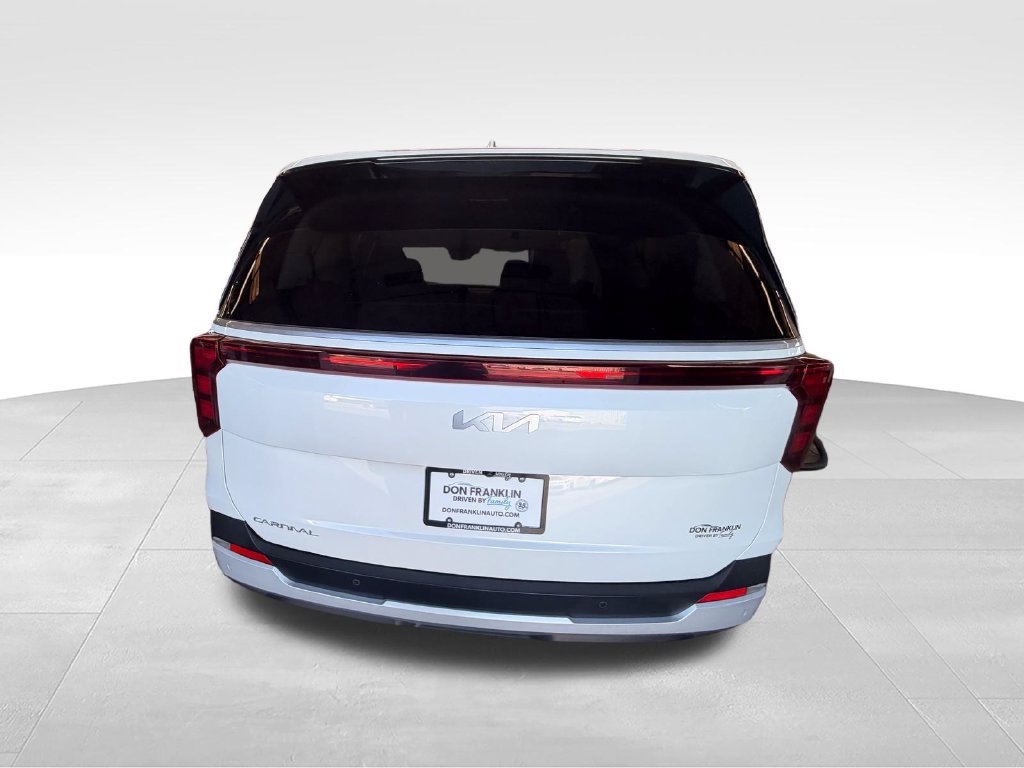 Used 2025 Kia Carnival FWD image 4