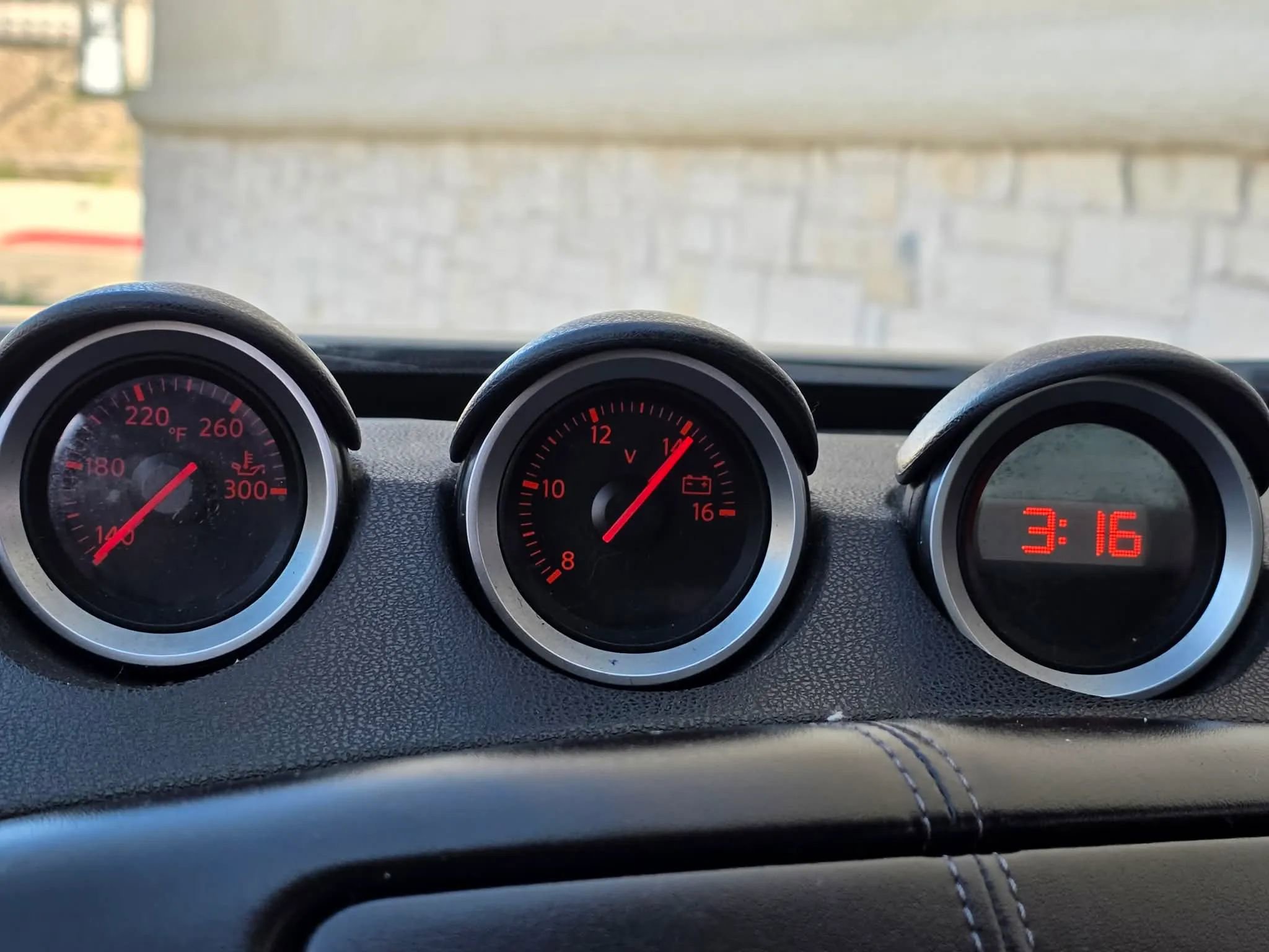 Used 2015 Nissan 370Z Coupe image 18