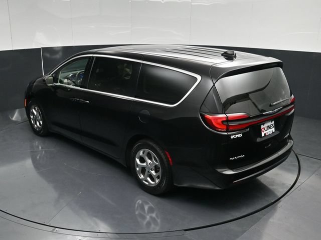 Certified 2024 Chrysler Pacifica Limited FWD image 58
