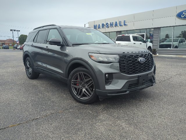 Used 2026 Ford Explorer ST-Line w/ ST-Line Street Pack AWD/4WD image 3