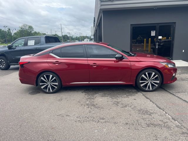 Used 2021 Nissan Altima 2.5 SR w/ SR Premium Package FWD image 2